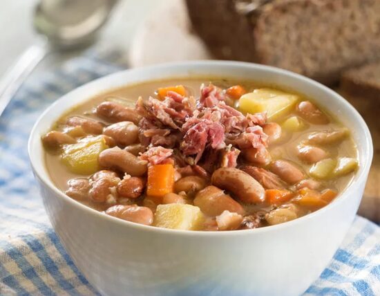 PUPIŅU ZUPA AR ŽĀVĒTĀM RIBIŅĀM